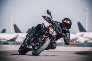KTM 890 Duke y Continental
