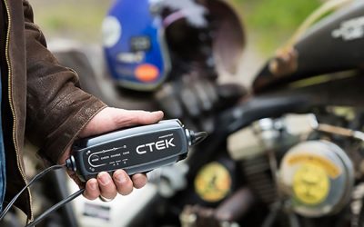 Cómo mantener la batería de tu moto en invierno
