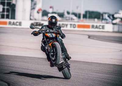 KTM 890 Duke y Continental