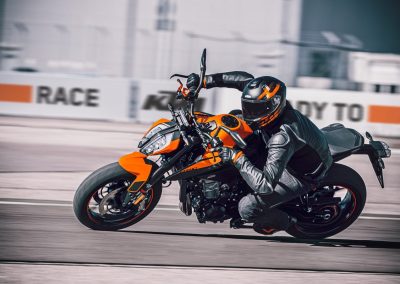 KTM 890 Duke y Continental